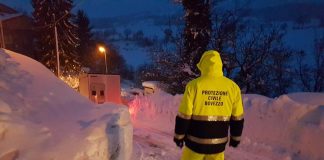 La protezione civile di Brescia al lavoro nelle zone colpite dal terremoto e da importanti nevicate. www.bsnews.it