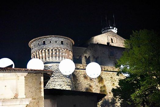 Brescia, il Castello sotto nuova luce grazie al sistema a Led di A2A, foto da Facebook (Emilio Del Bono e Laura Castelletti)