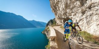 La pista ciclabile del lago di Garda sarà uno dei percorsi in bici più suggestivi d'Italia, foto da web