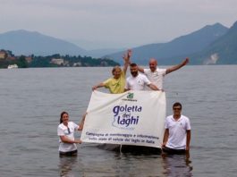 Alcuni volontari della Goletta dei laghi di Legambiente, foto da Legambiente