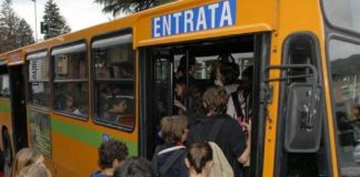 Brescia, un autobus affollato