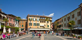 Piazza Carducci a Sirmione