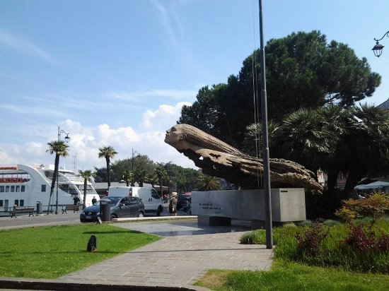 Il monumento agli Aviatori di Desenzano del Garda