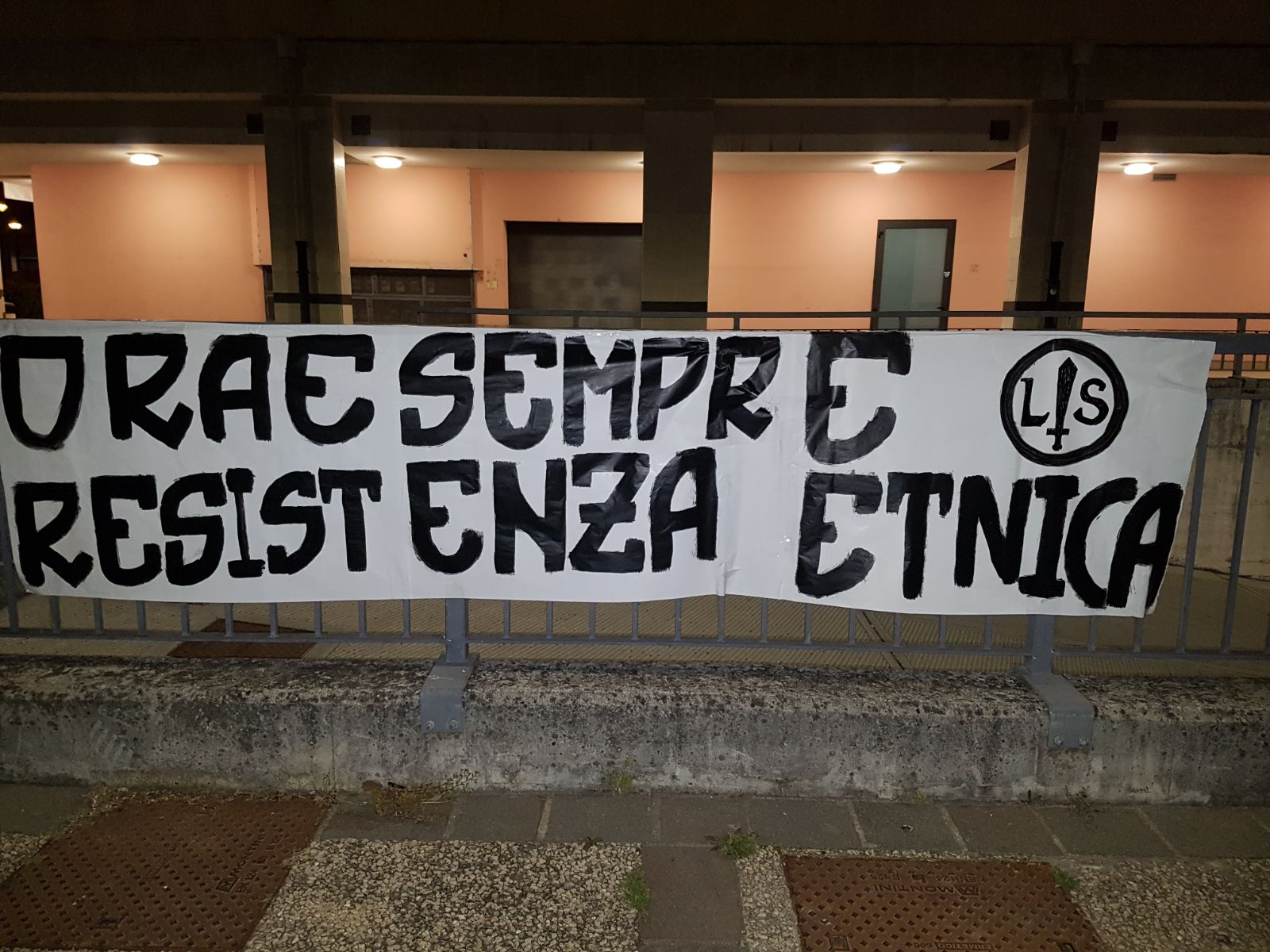 Uno dei manifesti dell'estrema destra di Lotta Studentesca contro il 25 aprile