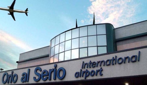 L'aeroporto di Orio all Serio, nella vicina provincia di BergamoL'aeroporto di Orio all Serio, nella vicina provincia di Bergamo