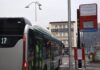 Palina informativa smart alla fermata del bus - foto da Comune di Brescia