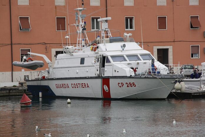 Guardia Costiera, foto generica da Wikipedia, Piergiuliano Chesi, CC BY 3.0 , via Wikimedia Commons