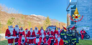 Vigili del fuoco Babbi Natale per i bimbi dell'ospedale di Esine